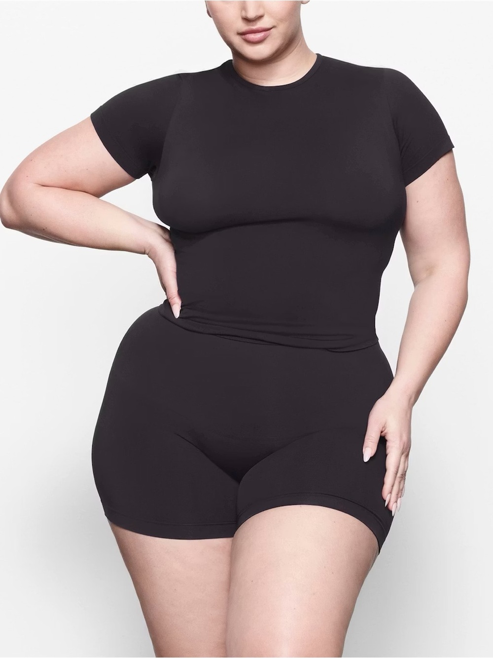 SKIMS SOFT SMOOTHING SEAMLESS SHORT ONYX SMALL